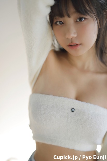 韓国人グラビアサイト「キューピック」でピョ・ウンジのデジタル写真集発売