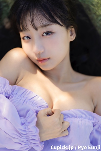 韓国人グラビアサイト「キューピック」でピョ・ウンジのデジタル写真集発売