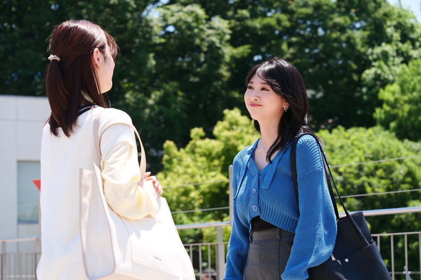 左から）髙橋ひかる、富田鈴花（C）フジテレビ