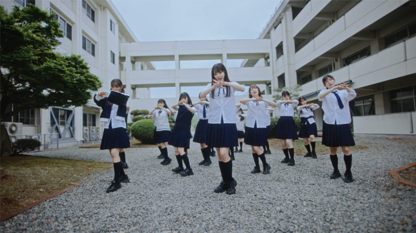 「愛の重さ」MV場面写真（C）STU／KING RECORDS