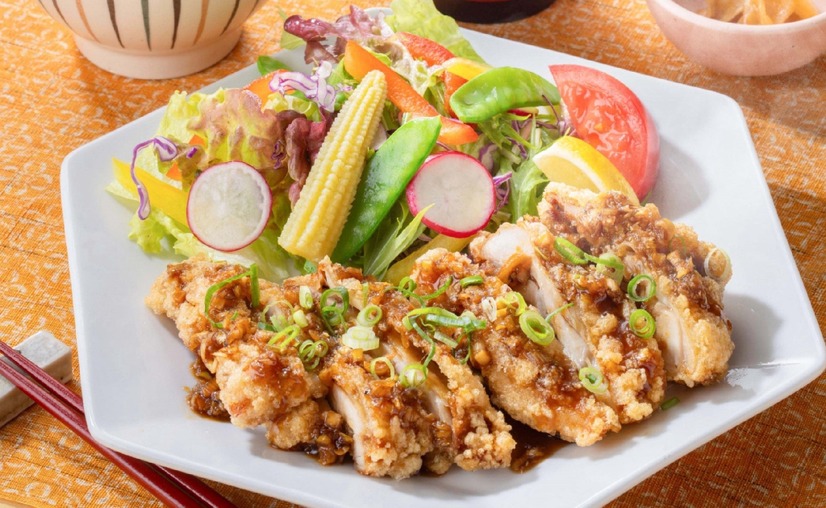 季節野菜の華やかサラダと油淋鶏