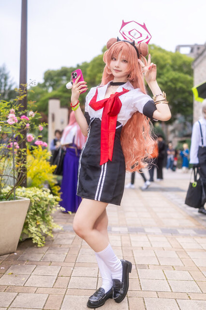 キララ『ブルーアーカイブ』／やもはちこ（X：@yamo8cos）