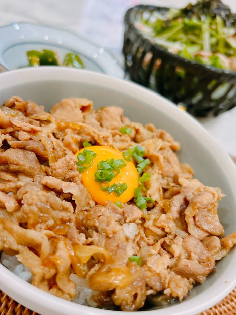 渡辺美奈代、大量の“豚丼の具” に反響「スッゴイ量」