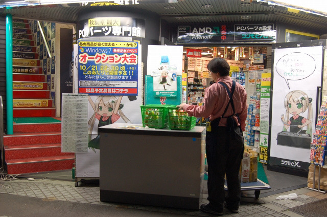 TSUKUMO eX.の店頭のようす
