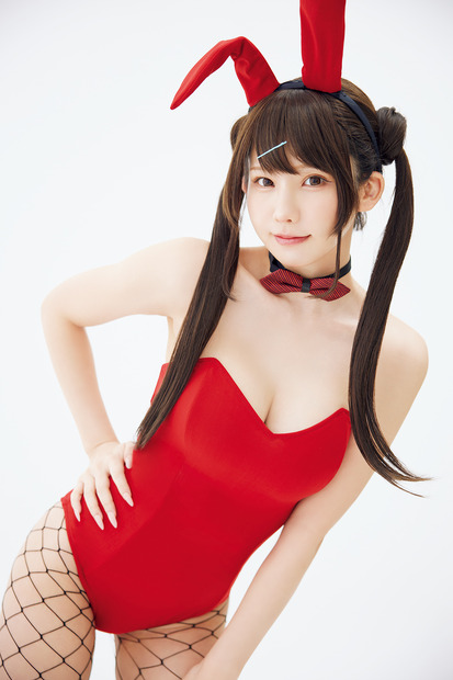 えなこ、「描くなるうえは」ニーナコスプレで魅了！