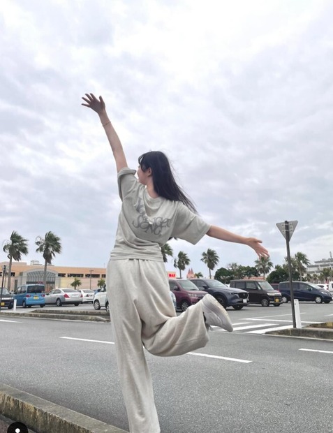 高鶴桃羽（写真は高鶴桃羽の公式インスタグラムより）※所属事務所より掲載許諾をいただいています