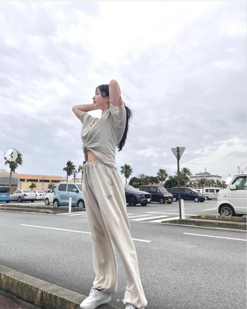 高鶴桃羽（写真は高鶴桃羽の公式インスタグラムより）※所属事務所より掲載許諾をいただいています