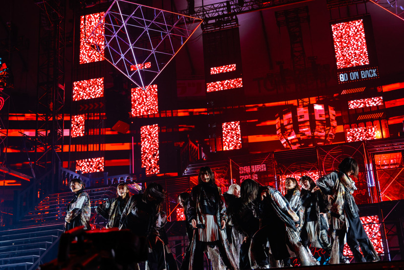 「4th ARENA TOUR 2024 新・櫻前線 -Go on back?- IN 東京ドーム」ライブ写真（撮影：上山陽介）