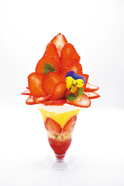 宮城【ヴィクトリアン カフェ】「宮城・初夏のイチゴ畑パフェ」イートイン 1,380円（1個）《各日数量限定》