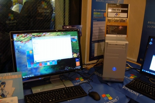 　カフェソラーレリナックスカフェ秋葉原では、「DSP版Windows 7発売記念　前夜祭」を開催され、ショップブランドマシンや自作応援キャラクター“窓辺ななみ”コンセプトモデルなどが展示されていた。