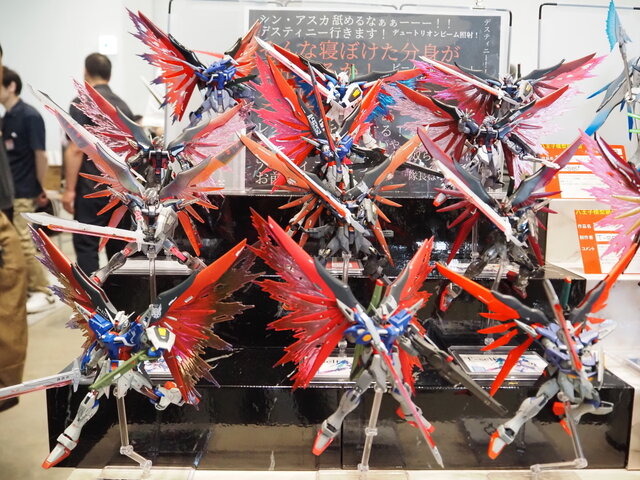 分身（？）するデスティニーガンダムや製作期間10年クラスのスターデストロイヤーなど、数多の力作たちが一堂に会する！【八展2024フォトレポート】