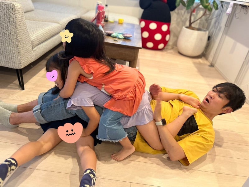 ノンスタ石田、三姉妹たちともみくちゃで遊ぶ姿公開で反響