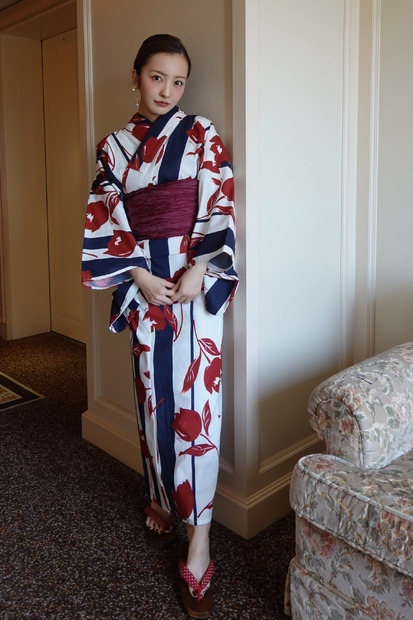 板野友美「ROSY Tulip YUKATA」