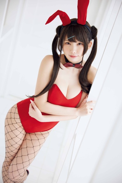 えなこ、黒の網タイツがセクシーな「描くなるうえは」バニーニーナコス披露！