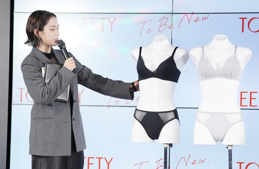 村重杏奈【写真：竹内みちまろ】