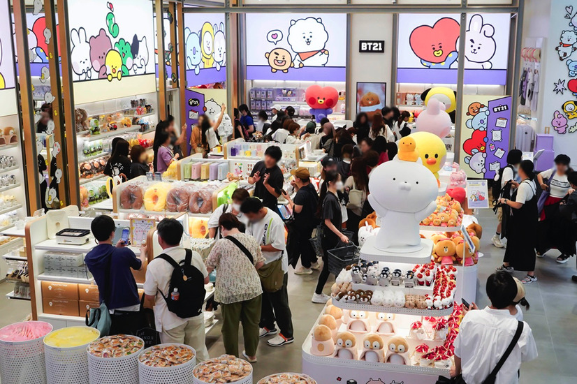 アーティストの世界に没入できる体験型ストア渋谷にオープン！NewJeansとのコラボに長蛇の列