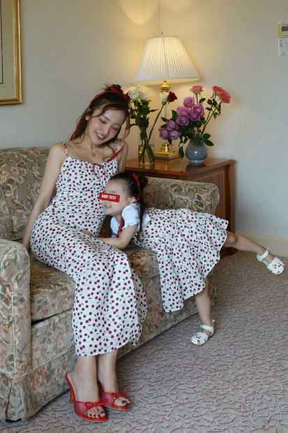 板野友美、「今、自身が1番着たいドレス」をデザイン！我が子とお揃いアイテムも