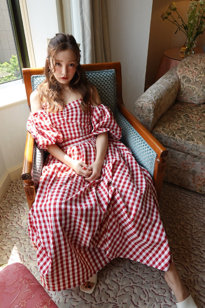 板野友美、「今、自身が1番着たいドレス」をデザイン！我が子とお揃いアイテムも