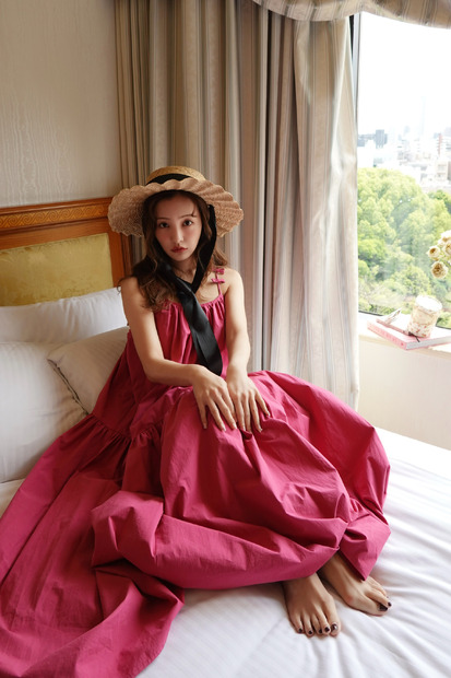 板野友美、「今、自身が1番着たいドレス」をデザイン！我が子とお揃いアイテムも