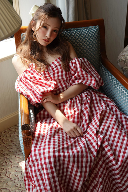 板野友美、「今、自身が1番着たいドレス」をデザイン！我が子とお揃いアイテムも