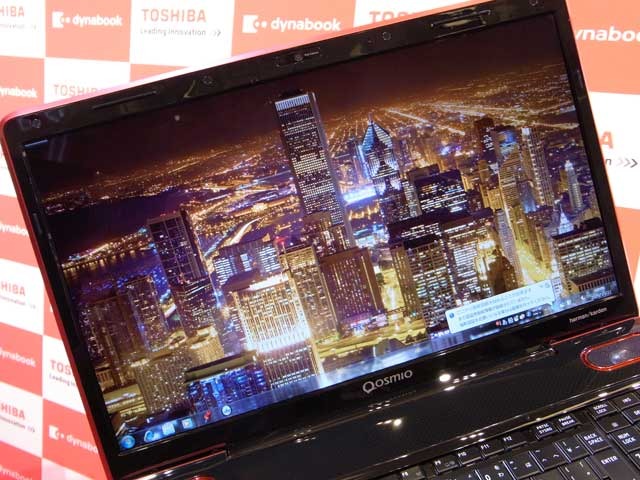 「Qosmio G60」に表示された夜景写真