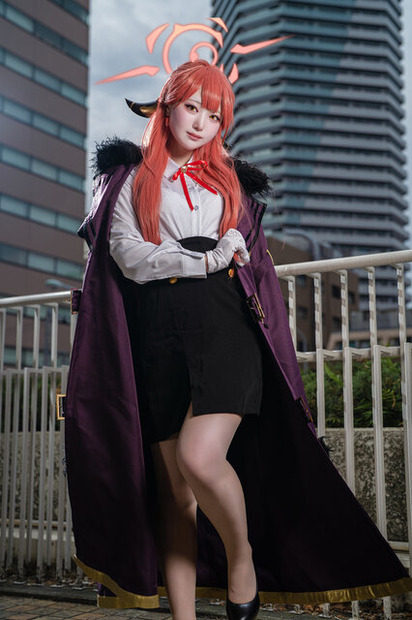 陸八魔アル『ブルーアーカイブ』／みなとみら（X：@tehslu_cos_xxx）
