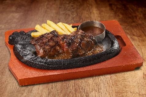 肉厚でジューシーなビフテキ