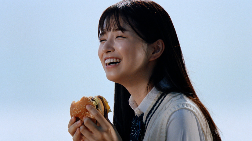 マクドナルド新CMに“I feel Coke”！乃木坂46・五百城茉央も登場