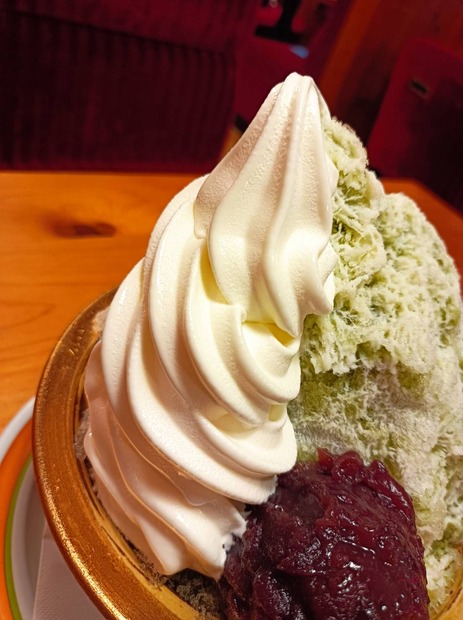 【実食】“大きさがエグイ”と話題のコメダのかき氷！「宇治抹茶」フレーバー全部乗せ実食レポ！