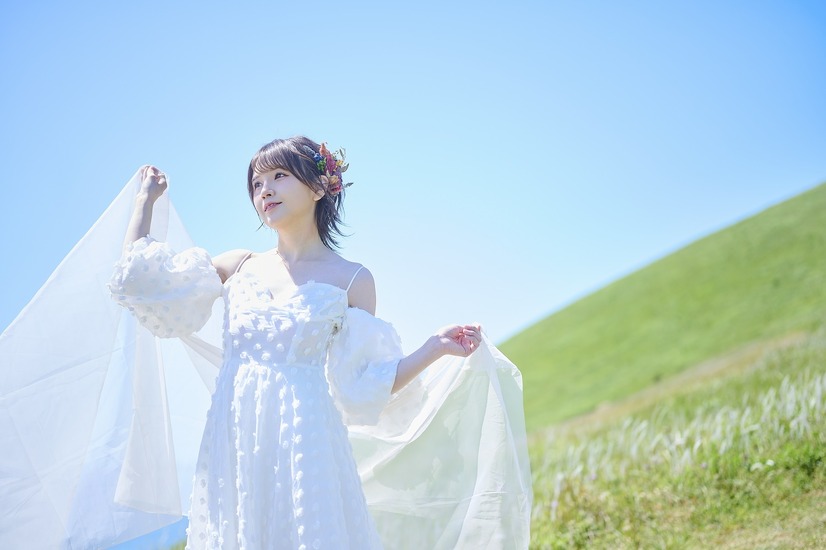 「鬼頭明里アニバーサリーフォトブック あかりのまま」（東京ニュース通信社刊）