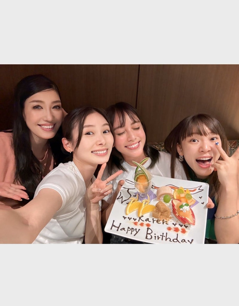 アンミカ、滝沢カレン誕生日会での集合ショット公開