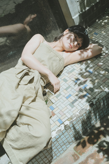 大久保桜子写真集「人 隣」（東京ニュース通信社刊）撮影／前康輔