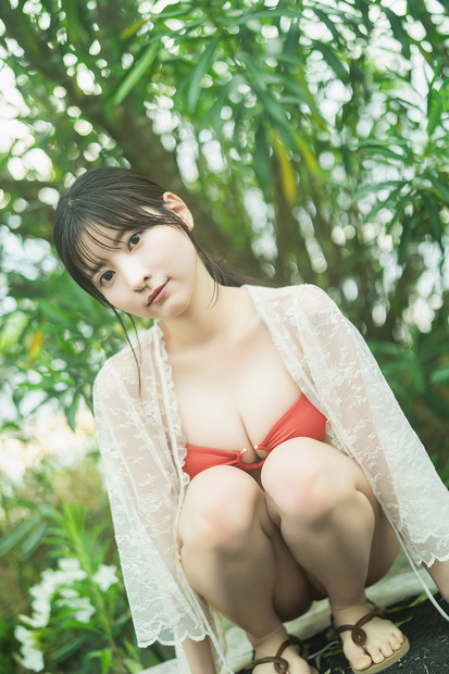 小鳥遊るい　初となる写真集（KADOKAWA）の先行カット