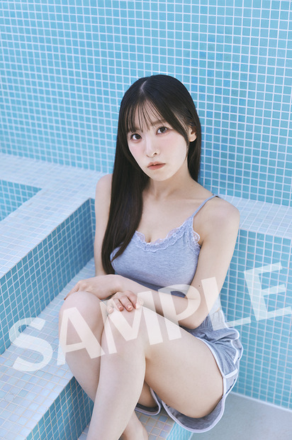 【インフォスクエア限定B2タペストリー】遠野ひかる1st写真集 ハツヨイ