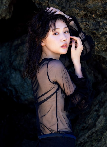 高井真菜ファースト写真集『高井です。』（ワニブックス）撮影：矢西誠二