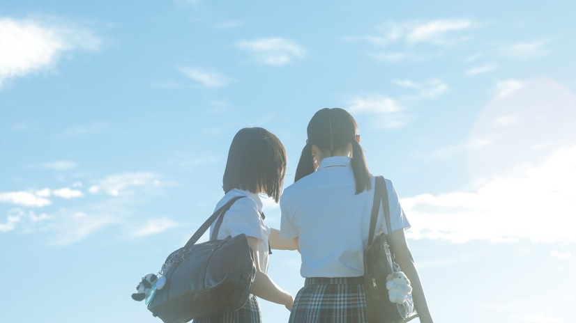 日向坂46、「絶対的第六感」のMVが19日18時にプレミア公開！