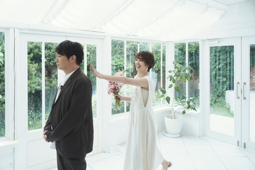 濱口優と南明奈が結婚6周年！誓い新たなセレモニーに大興奮