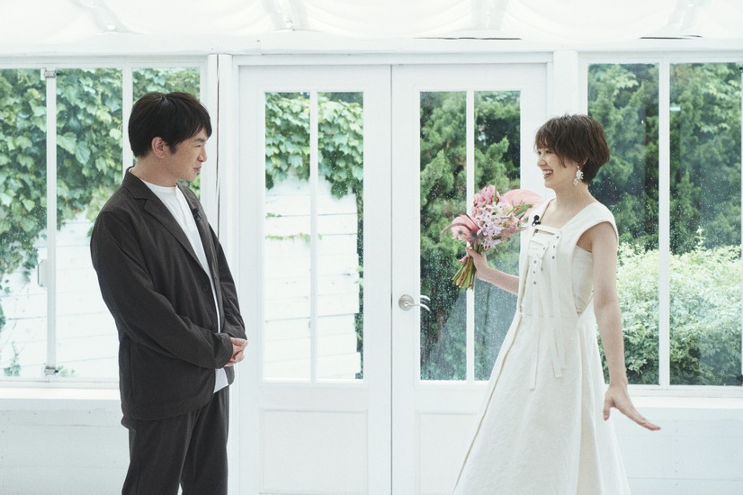 濱口優と南明奈が結婚6周年！誓い新たなセレモニーに大興奮