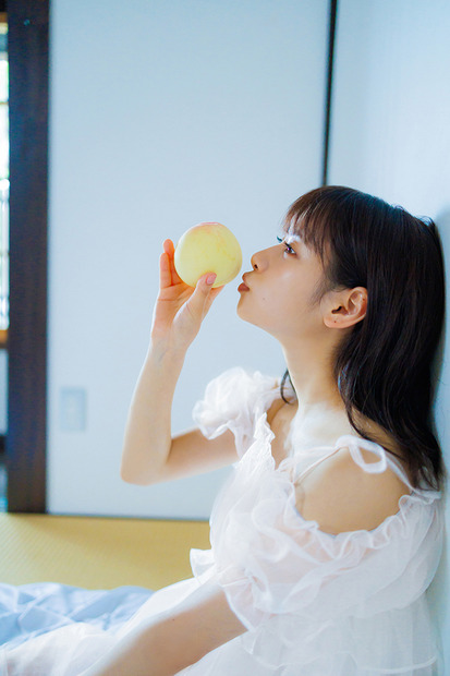 声優・前田佳織里、2nd写真集を発売！ 初の水着カットも収録