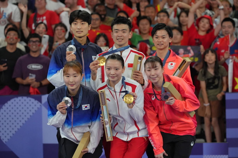 東野有紗、パリ五輪バドミントン混合ダブルスで銅メダルを獲得！（Photo by Zhao Wenyu/China News Service/VCG via Getty Images）