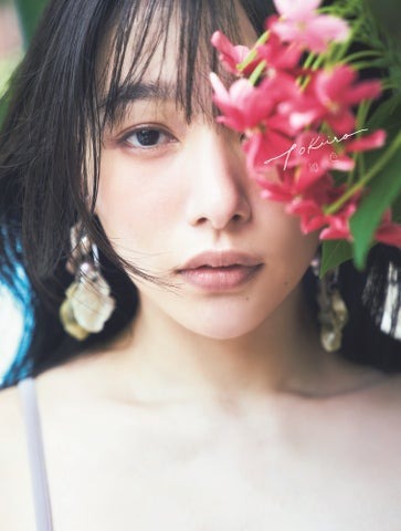 桜井日奈子10周年記念写真集、発売前に重版決定！