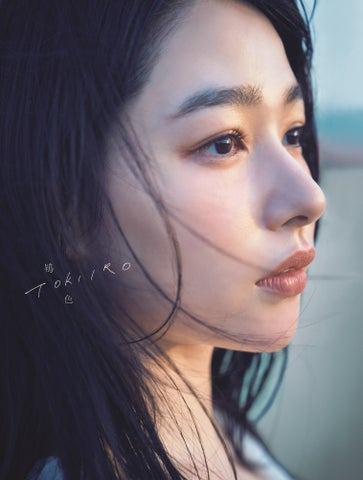 桜井日奈子10周年記念写真集、発売前に重版決定！