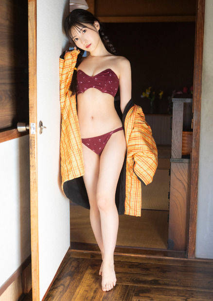 【STRiKE!デジタル写真集】小鳥遊るい　どんぐりの背比べ