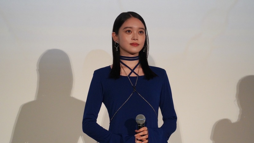 髙石あかり、映画『きみの色』初日舞台挨拶で感動の涙