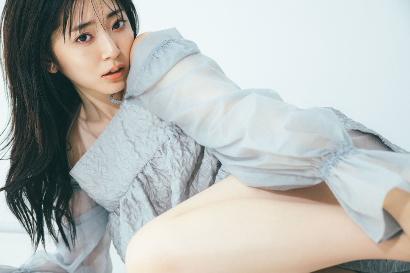 「日本イチ可愛い30歳！」鈴木愛理、シースルー衣装で大人っぽく