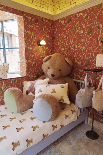 LE SSERAFIM、ソウルのジェラート ピケ新店舗に来店！