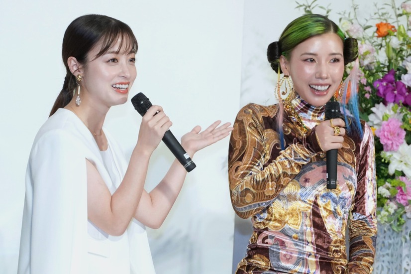 橋本環奈、仲里依紗【撮影：小宮山あきの】