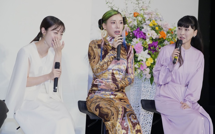 橋本環奈、仲里依紗、麻生久美子【撮影：小宮山あきの】