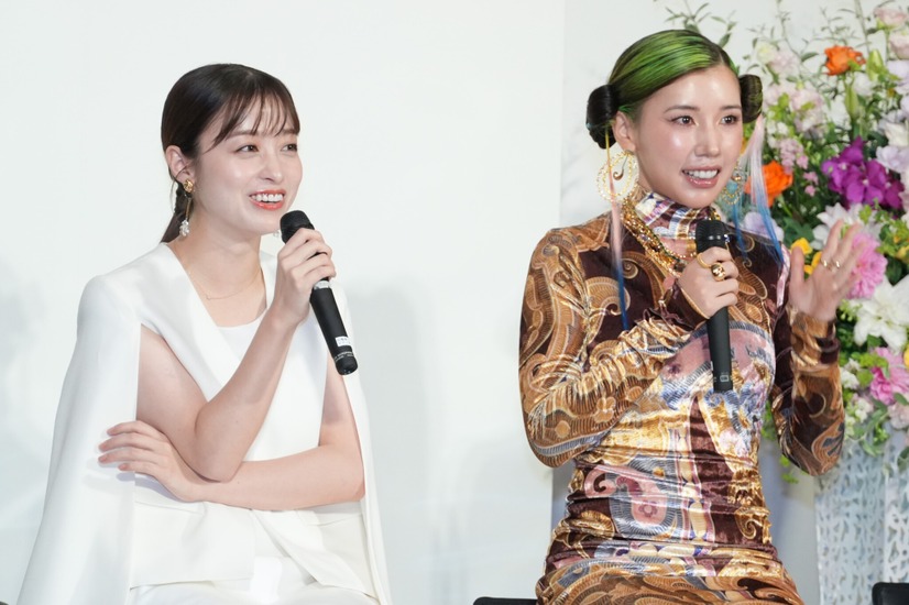 橋本環奈、仲里依紗【撮影：小宮山あきの】