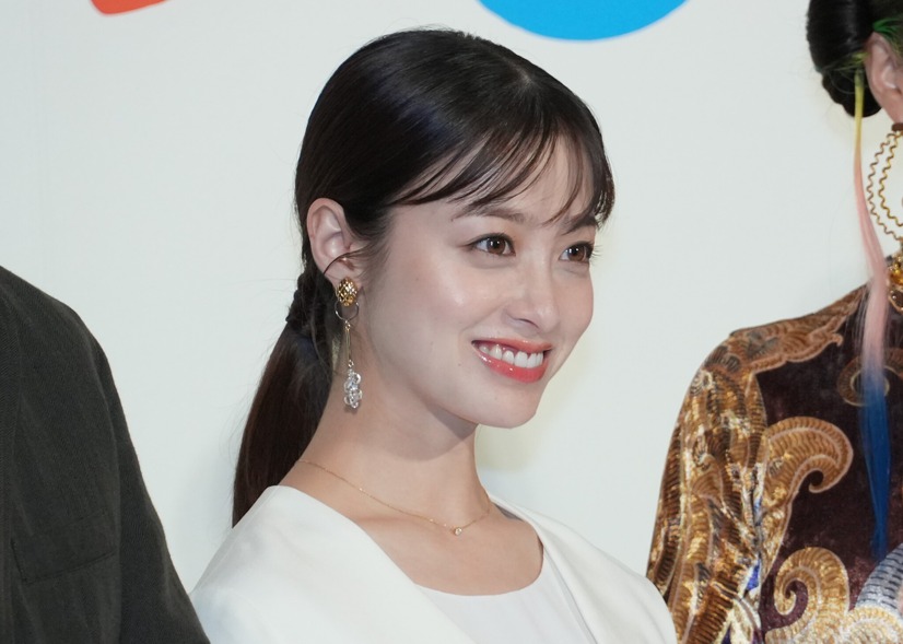 橋本環奈【撮影：小宮山あきの】